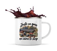 Otshirt Mug Métal Émaillé Juste un gars qui aime le step | Tasse de Camping 300 ml Recto Verso Passe au Lave-Vaisselle | Randonnée Bivouac Bureau | Idée Cadeau Sportif Noël Départ