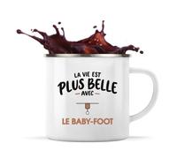 Otshirt Mug Métal Émaillé La vie est plus belle avec le baby-foot | modèle 2 | Tasse de Camping 300 ml Recto Verso Passe au Lave-Vaisselle | Randonnée Bivouac Bureau | Idée Cadeau Noël Départ
