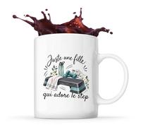 Otshirt Mug Step Une Fille | Tasse Céramique 330 ml Recto Verso Passe au Lave-Vaisselle | Café Thé Bureau Maison | Idée Cadeau Sportive Collègue Noël Départ