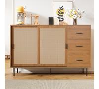 OUEEEDD Buffet Bas 2 Portes Coulissantes Rotin 3 Tiroirs, Meuble Rangement Étagères Réglables, Style Campagne Chic, Pieds Métal Noir, Anti-Basculement, Salon Salle à Manger Cuisine, 140x37x91cm