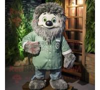 Personnage De Costume De Mascotte Redbrokoly Guinness Vert Forêt Habillé D'une Chemise En Chambray Et De Bracelets Multicolore