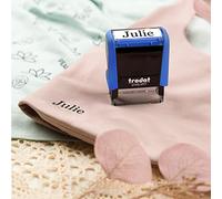 Petit tampon encreur spécial textile personnalisable avec votre propre texte, Trodat Printy 4911, dimensions : 38x14 mm, pour 3 lignes de texte, encre noire incluse, rechargeable, monture bleue