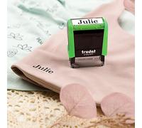 Petit tampon encreur spécial textile personnalisable avec votre propre texte, Trodat Printy 4911, dimensions : 38x14 mm, pour 3 lignes de texte, encre noire incluse, rechargeable, monture verte