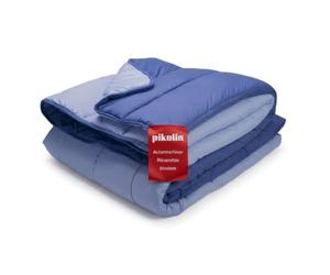 PIKOLIN Couette 240 x 220 cm 300 g Tempérée en Fibre Ecolofil pour Lit 2 Personnes - Couette Réversible Toucher Plume, Lavable, Douce et Respirante - Bicolore Bleu
