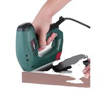 Pistolet à clous, puissance nominale 45W, tension nominale 230-240V~ 50Hz, fréquence de frappe 30 coups par minute, capacité du chargeur : 50-100 pièces, conception ergonomique