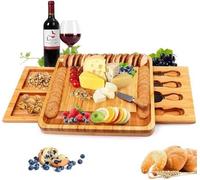 Planche à charcuterie en bois faite maison avec un ensemble de couteaux à fromage, plateau en bois pour le vin, les crackers, le brie et la viande, grande planche en bois épaisse, cadeau pour les gour
