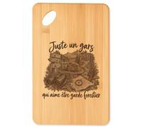 Planche à Découper Juste un gars qui aime être garde forestier | Plateau Apéro Bambou Gravé 30 × 20 cm | Cuisine Barbecue Apéritif | Idée Cadeau Crémaillère Noël