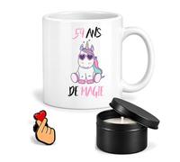 Planetee Coffret Mug 59 Ans de Magie | Céramique 330 ml, Bougie Parfumée en Boîte Métal, Pin's Cœur | 3 Pièces | Cadeau Noël Anniversaire Original Humour