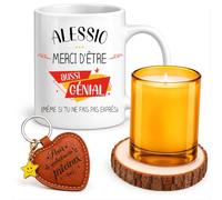 Planetee Coffret Mug Alessio Génial sans Faire Exprès | Céramique 330 ml, Bougie en Verre, Sous-Verre Bois, Porte-Clés Cœur | 4 Pièces | Cadeau Noël Homme Anniversaire Fête Original