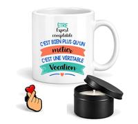 Planetee Coffret Mug Expert Comptable une Vocation | Céramique 330 ml, Bougie Parfumée en Boîte Métal, Pin's Cœur, 3 Pièces, Cadeau Noël Collègue Femme Départ Retraite