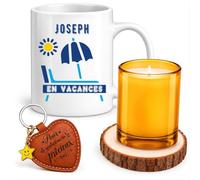 Planetee Coffret Mug Joseph en Vacances | Céramique 330 ml, Bougie en Verre, Sous-Verre Bois, Porte-Clés Cœur | 4 Pièces | Cadeau Noël Homme Anniversaire Fête Original