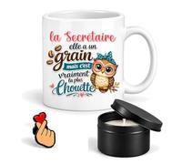 Planetee Coffret Mug La Secrétaire la Plus Chouette | Céramique 330 ml, Bougie Parfumée en Boîte Métal, Pin's Cœur, 3 Pièces, Cadeau Noël Collègue Femme Départ Retraite