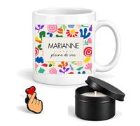 Planetee Coffret Mug Marianne Pleine de Vie | Céramique 330 ml, Bougie Parfumée en Boîte Métal, Pin's Cœur | 3 Pièces | Cadeau Noël Femme Anniversaire Fête Original