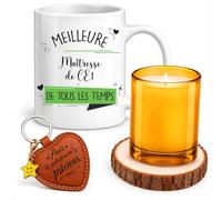 Planetee Coffret Mug Meilleure Maîtresse de Ce1 de Tous les Temps | Céramique 330 ml, Bougie en Verre, Sous-Verre Bois, Porte-Clés Cœur, 4 Pièces, Cadeau Noël Fin d'Année École Remerciement