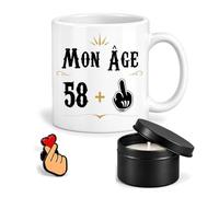 Planetee Coffret Mug Mon Âge 59 Ans | Céramique 330 ml, Bougie Parfumée en Boîte Métal, Pin's Cœur | 3 Pièces | Cadeau Noël Anniversaire Original Humour