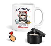 Planetee Coffret Mug Pas Touche aux Affaires de Marianne | Céramique 330 ml, Bougie Parfumée en Boîte Métal, Pin's Cœur | 3 Pièces | Cadeau Noël Femme Anniversaire Fête Original