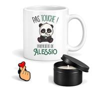 Planetee Coffret Mug Pas Touche Propriété d'Alessio | Céramique 330 ml, Bougie Parfumée en Boîte Métal, Pin's Cœur | 3 Pièces | Cadeau Noël Homme Anniversaire Fête Original