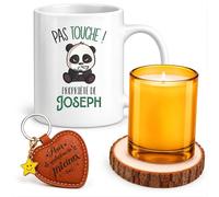 Planetee Coffret Mug Pas Touche Propriété de Joseph | Céramique 330 ml, Bougie en Verre, Sous-Verre Bois, Porte-Clés Cœur | 4 Pièces | Cadeau Noël Homme Anniversaire Fête Original