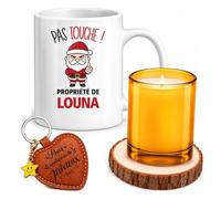 Planetee Coffret Mug Pas touche ! Propriété de Louna | Mug Céramique 330 ml, Bougie en Verre, Dessous de Verre Bois, Porte-Clés Cœur, 4 Pièces, Cadeau Noël Anniversaire Fête