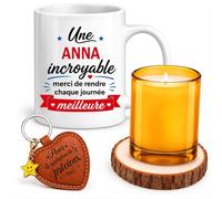 Planetee Coffret Mug Une Anna Incroyable | Céramique 330 ml, Bougie en Verre, Sous-Verre Bois, Porte-Clés Cœur, 4 Pièces, Cadeau Noël Femme Anniversaire Fête Original