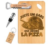Planetee Coffret Planche à Découper Un Gars qui Adore la Pizza | Bambou Gravé, Tire-Bouchon, Bouchon à Vin, Porte-Clés, 4 Pièces, Cadeau Noël Homme Passionné Humour Original Anniversaire