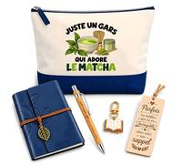 Planetee Coffret Pochette Un Gars Qui Adore Le Matcha | Pochette Coton, Carnet Similicuir, Stylo Bambou, Marque-Page Bois, Porte-Clés Livre, 5 Pièces, Cadeau Noël Homme Passionné