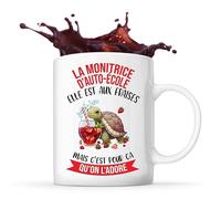 Planetee Mug la Monitrice d'Auto-École Elle Est aux Fraises | Tasse Métier Collègue Cadeau Travail Boulot Départ Retraite