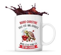 Planetee Mug Marie-Christine Elle Est aux Fraises | Tasse Prénom Cadeau Anniversaire Noël Humour