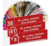 Plaque Boîte aux Lettres Avec Numéro Personnalisable De 1 À 3 Lignes | Rouge - Numéro Avec Nom Gravé - Adhésive PVC - 10 x 2,5 cm - Haute qualité - Fixation facile - Résistant UV