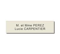 Plaque Boîte aux Lettres Personnalisable - 10x2,5 cm - 1 à 3 Lignes - Nom sur Etiquette Gravée pour Maison Bureau Sonette - PVC Résistant Adhésif - Beige