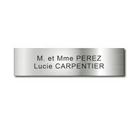 Plaque Boîte aux Lettres Personnalisable - 10x2,5 cm - 1 à 3 Lignes - Nom sur Etiquette Gravée pour Maison Bureau Sonette - PVC Résistant Adhésif - Alu Brossé
