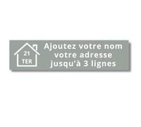 Plaque Boîte aux Lettres Personnalisée Adhésive - Nom Gravé PVC Résistant - 10x2.5cm Gris Alu Métallisé - 1 à 3 Lignes pour Maison Numéro Rue (Gris/Blanc)