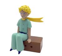 Plastoy Le Petit Prince Figurine Petit Prince sur sa caisse - Résine - 6 cm