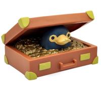 Plastoy Les Animaux fantastiques Tirelire Chibi Niffleur dans sa valise - Plastique - 8 cm