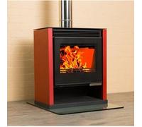 Poêle à bois V05 Rubin Lux - 13 kW avec panneaux latéraux peints en bordeaux et grande fenêtre panoramique frontale