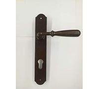 Poignée en fer vieilli couleur rouille avec plaque trou Yale, cadre poignée mm.8.Longueur 245 mm largeur 40 mm. Complète pour une porte à l'intérieur + extérieur et retravaillé de vis pour le bon