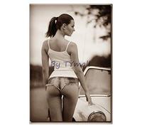 Poster en métal style vintage Pinup Girl Hot Jeans court sexy fille sexy Man Cave Garage Car Decor Tin Sign 20,3 x 30,5 cm