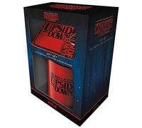 Pyramid International - Coffret Mug en céramique - Porte-clefs et sous-verre inclus- Stanger things - 315ml - Idée cadeau anniversaire - Licence officielle