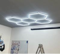 QmEna Lumières LED hexagonales, plafonnier LED en nid d'abeille, 6500K Ultra Lumineux, pour Salle de Sport, détails de Voiture, sous-Sol, entrepôt, Magasin 5-Hex
