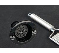 Râpe de cuisine en acier inoxydable Unyqoos® à 4 fonctions, avec bac de récupération, dotée de 4 lames doubles dentées et de 2 accessoires interchangeables – idéale pour râper les légumes, le fromage