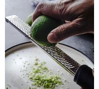 Râpe de cuisine multifonction en acier inoxydable Unyqoos® – râpe tranchante avec un manche ergonomique antidérapant, compacte, idéale pour le parmesan, les agrumes, la noix de muscade et le gingembre
