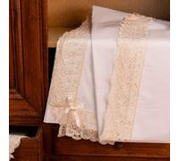 RICAMI FIORENTINI BALDI Elysia Parure de lit 100 % coton crème avec dentelle en tulle brodé doré. Drap de dessus + drap-housse + 1 taie d'oreiller avec 3 volants. Produit artisanal (lit simple maxi)