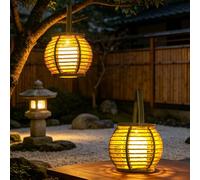 RNPKZ Lot de 2 lanternes solaires d'extérieur à suspendre/debout - Lanterne tressée en fibre naturelle - Étanche IP65 - Lanterne solaire en rotin pour jardin, véranda, cour et balcon