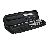Sacoche en textile contenant un kit complet d'ustensiles en acier avec manche en bois : un couteau, une pince, 6 brochettes, une spatule et une fourchette.