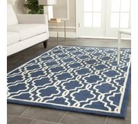 SAFAVIEH Tapis géométrique pour Salon, Salle à manger, Chambre à coucher - Cambridge Collection, Tapis à poil court, Marine et Ivoire, 122 X 183 cm