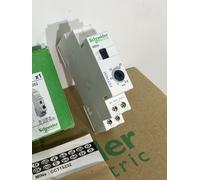 Schneider Electric Cct15232 à la volée Forcé avec minuterie minutes, 18 mm de largeur, 89 mm de hauteur, 66 mm de profondeur, 16 A, 230 V, Blanc