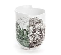 Seletti Mug en porcelaine Ø 8,5 H.10,2 "Hybrid-Fedora | Mug in Porcellana Bone China Ø 8,5 cm - Collezione When East and West CombineLa mug della collezione When East and West Com