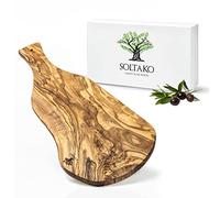 SOLTAKO Planche à Découper en Bois d’Olivier, Planche Rustique avec Manche, pour Fromage, Robuste avec Rainure à Jus, Plateau Apéritif, Pièce Artisanale (Long. env. 40-43 cm)