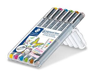 Staedtler Pigment Liner Colour, Feutres Très Fins à Encre colorée pigmentée Infalsifiable pour Écrire et dessiner, Pointe extra-fine de 0.3 mm, Étui chevalet avec 6 Couleurs Brillantes, 30803S2SB6