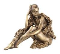 Carlo Milano Statuette décorative en résine aspect bronze - Femme assise avec feuilles